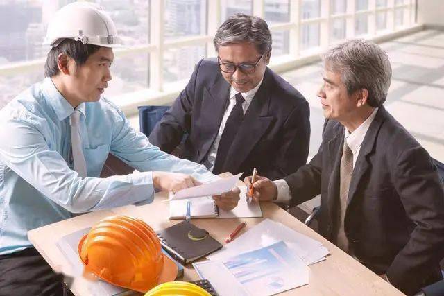 法律普及 | 勞務(wù)分包與專業(yè)承包 建筑工程中的核心區(qū)別詳解